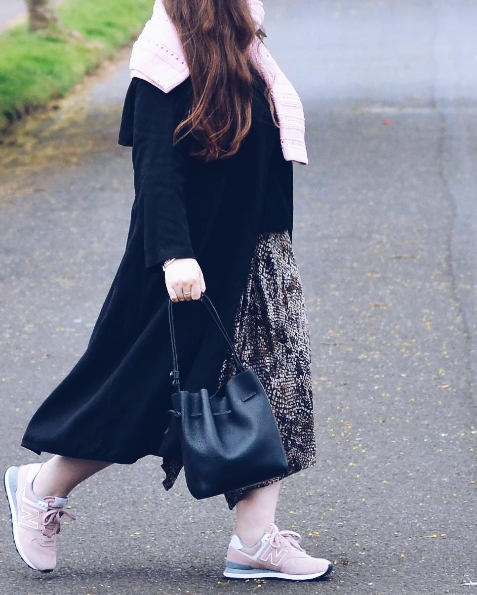 New Balance Classic 574 Trainers Outfit - Women's fashion blogger