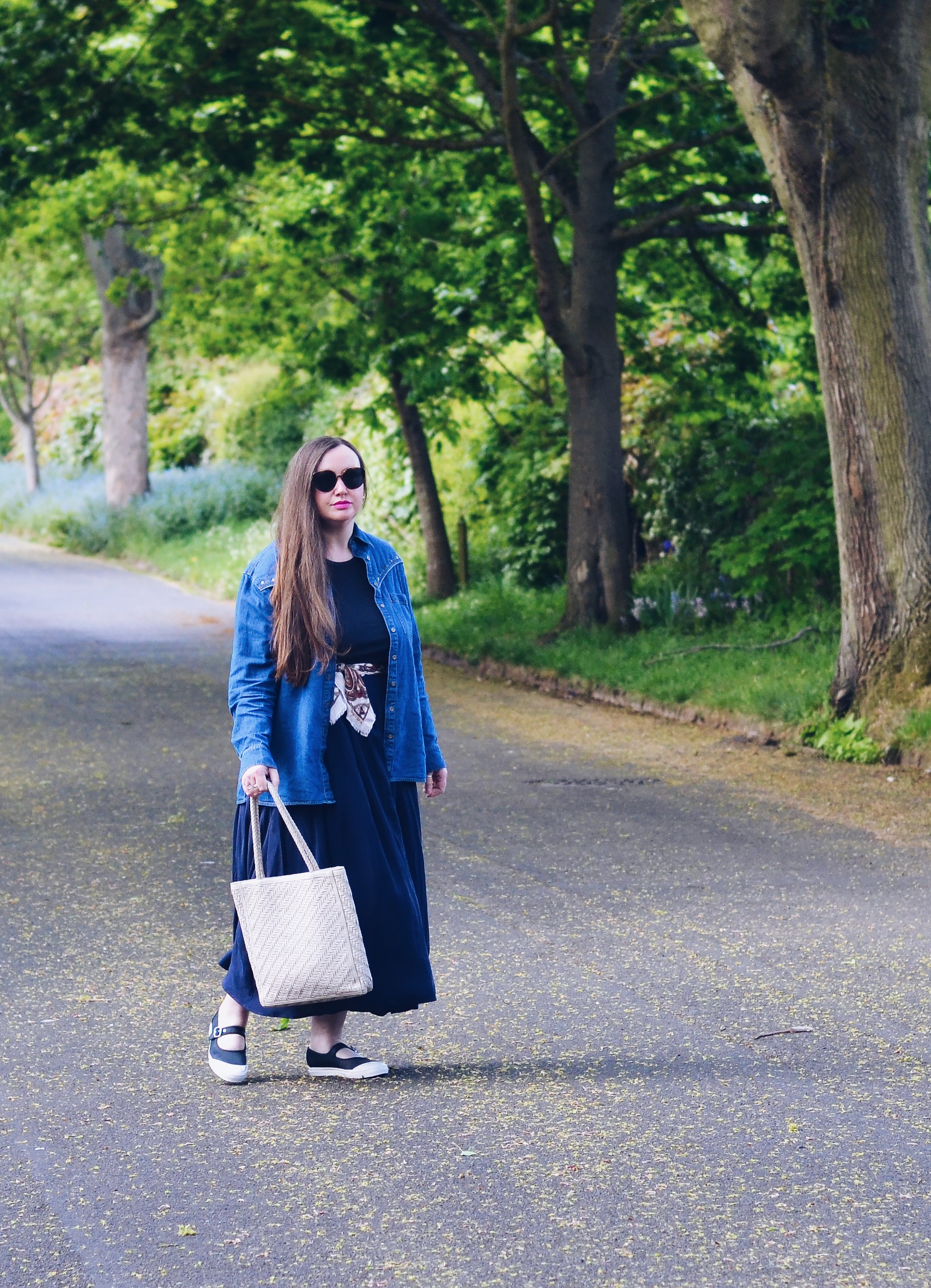 How to style a navy maxi dress 2025