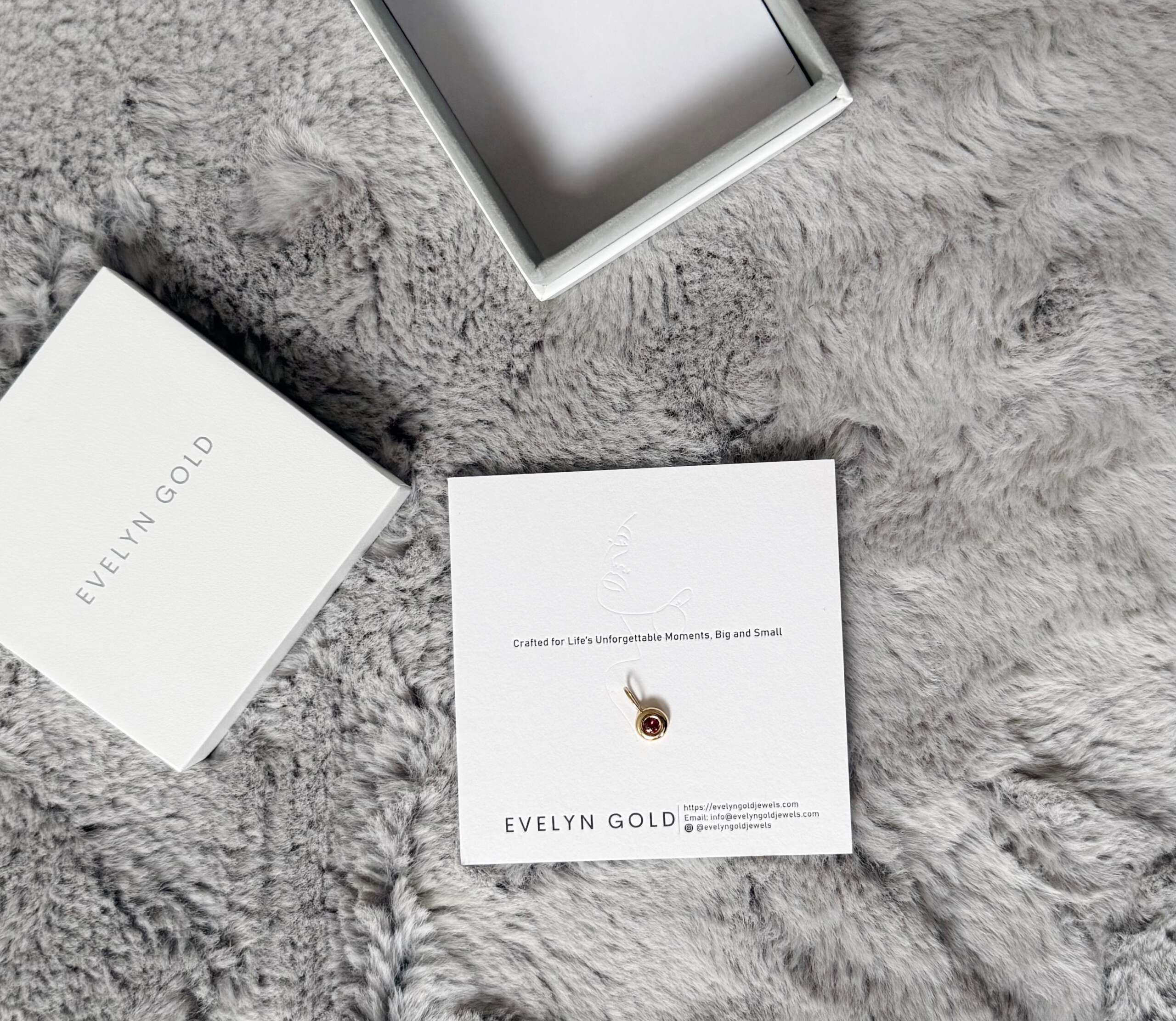 Evelyn Gold Signature Pebble Birthstone Pendant Review